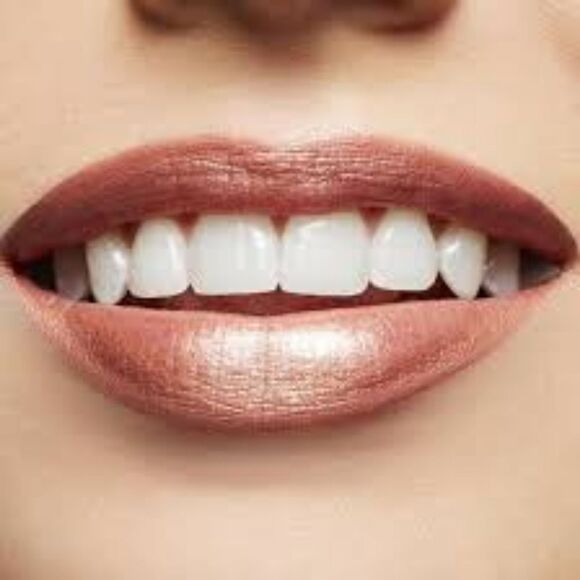 MAC Frost Finish Lipstick in the shade "Gel" - Picture 10 of 16